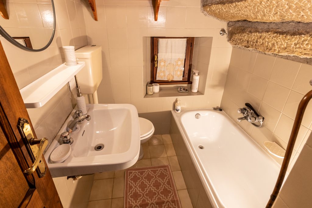 Bagno piano terra vista 2